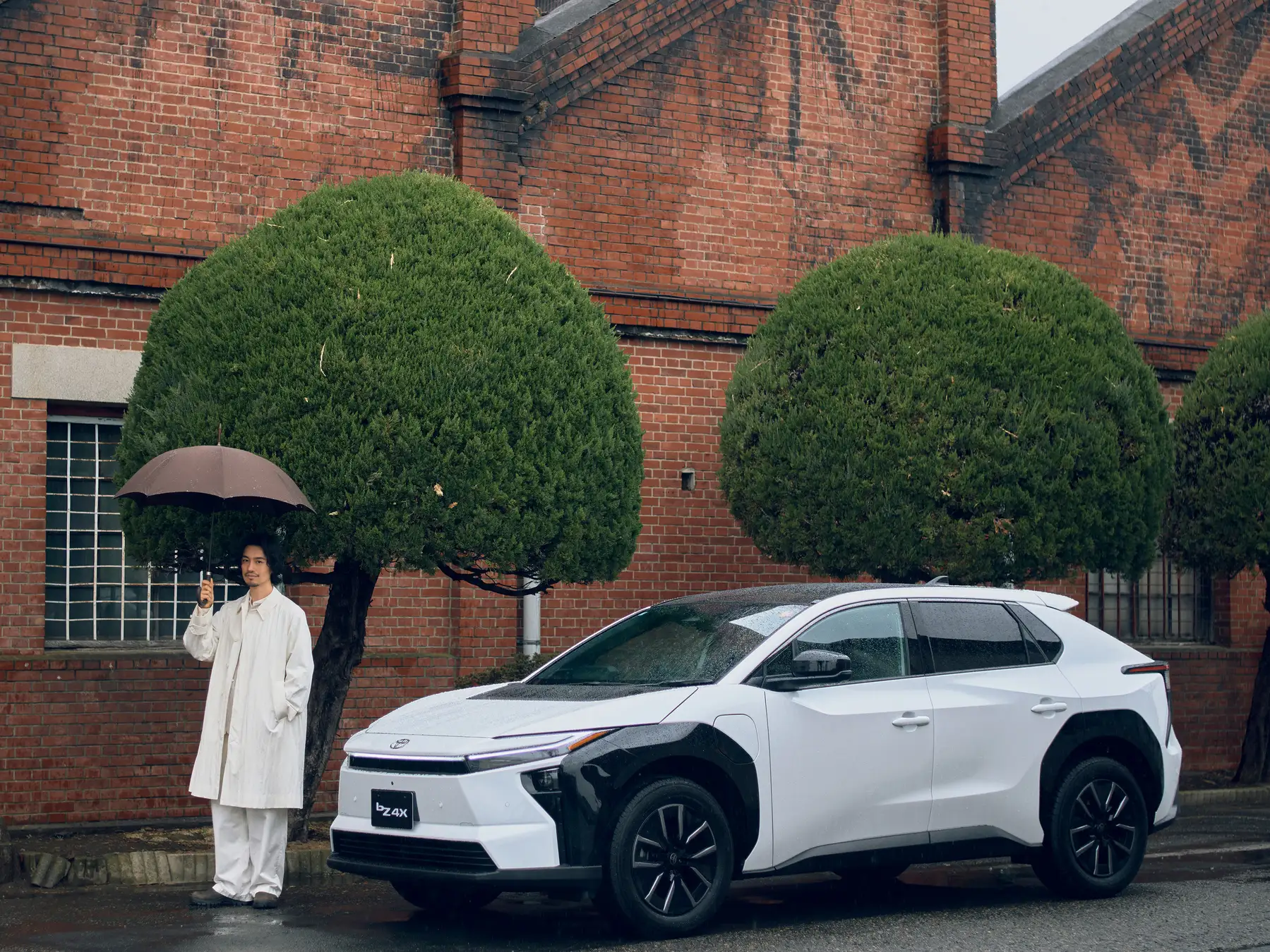 斎藤工がTOYOTA「bZ4X」で巡るゆかりの地、栃木県足利市