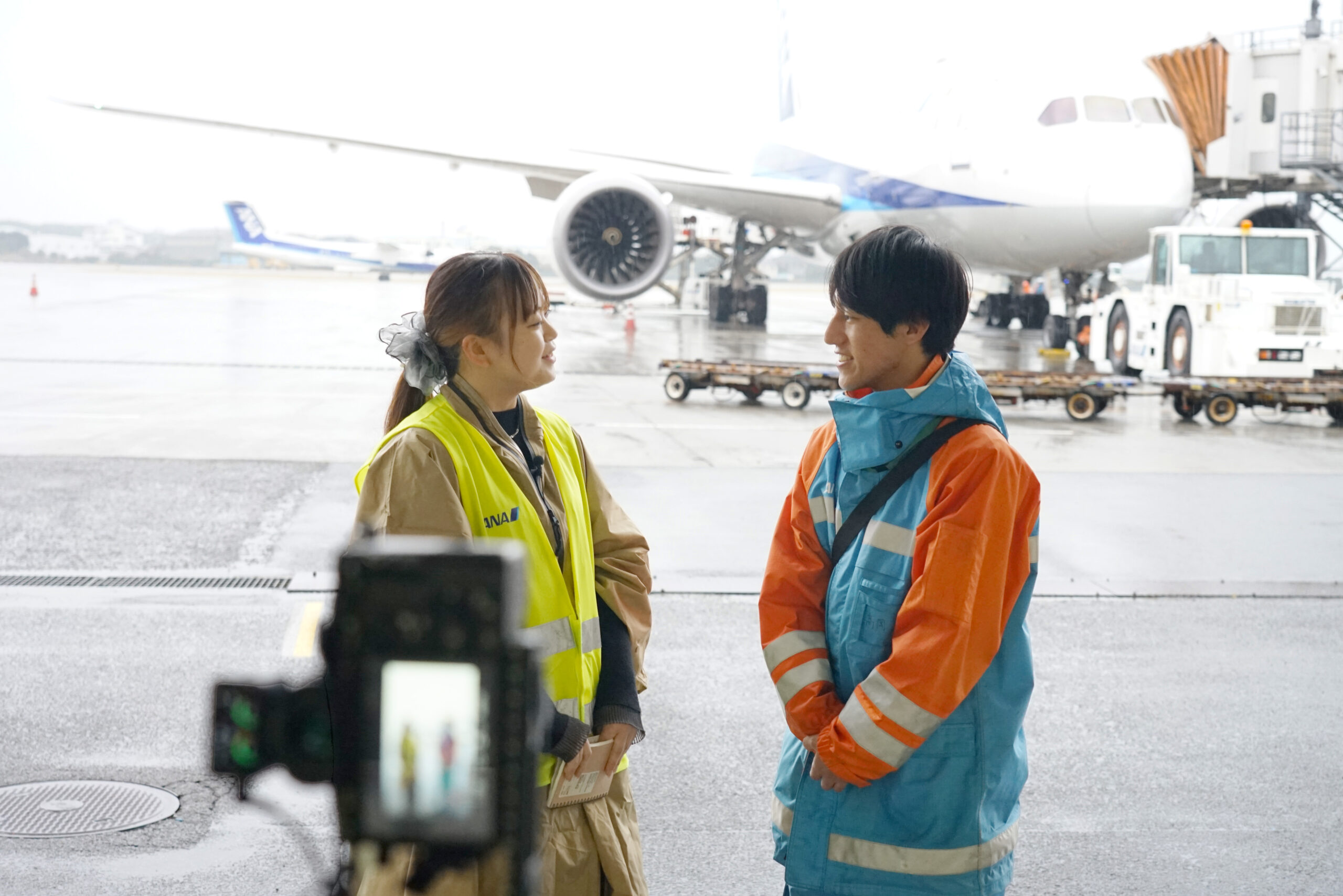 愛媛の人気クリエイターが空港運営会社の若手社員を取材、地域の働き方を発信