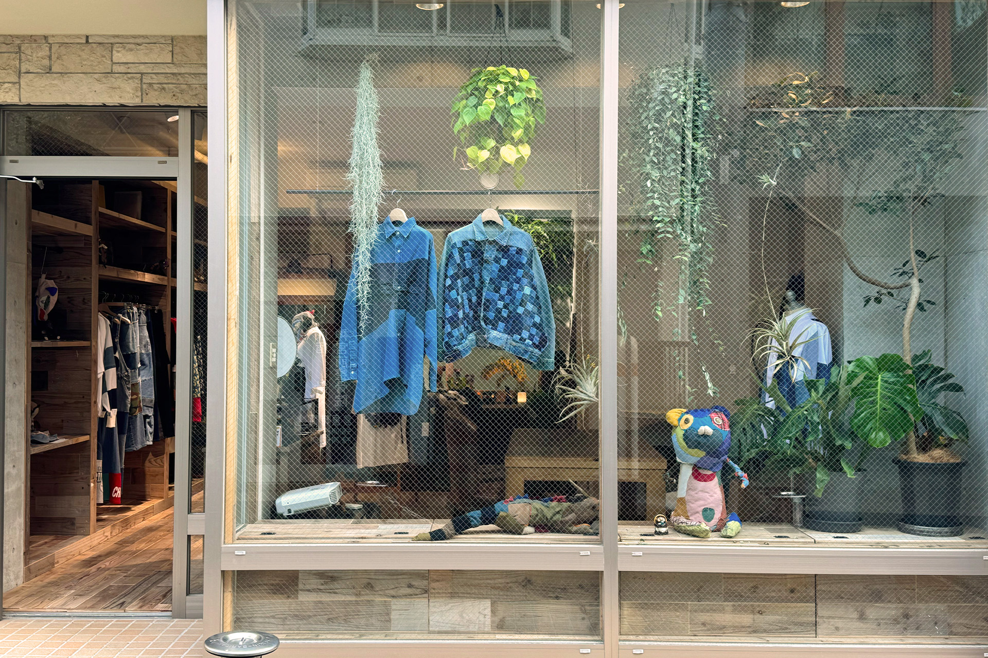 原宿に一点物リメイクの魅力を体験できるショップ「NEAR Harajuku」がオープン