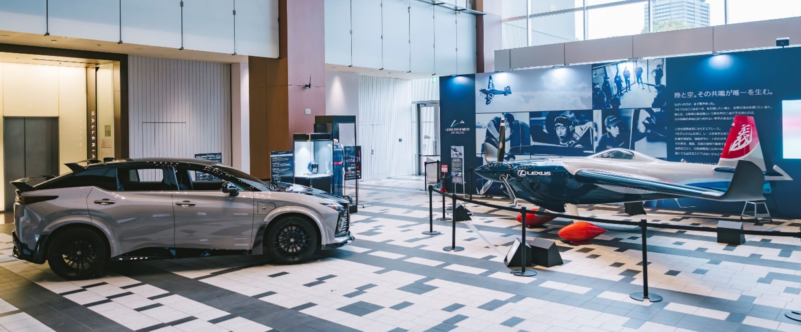 六本木にエアレース機が初上陸、LEXUS×室屋義秀の共創イベントが3月22日まで開催中
