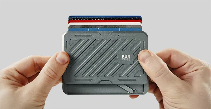 カチカチ、スッ、ピタッ。世界10万人が愛用する次世代ウォレット「Mech Wallet」がクラファンで1,550万円突破
