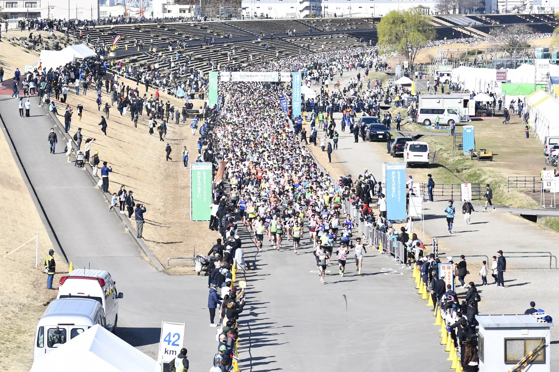板橋Cityマラソン2026、約1万人が荒川河川敷を駆け抜ける