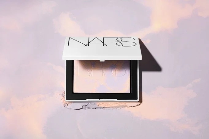 NARSの人気パウダーがホワイトパッケージで限定登場、アジア限定で4月発売